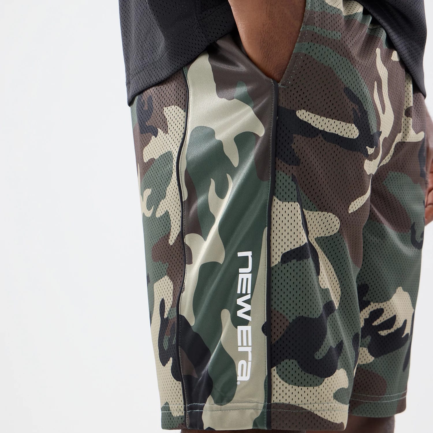 New Era Bermuda 6 Day Camo Oversized Shorts
