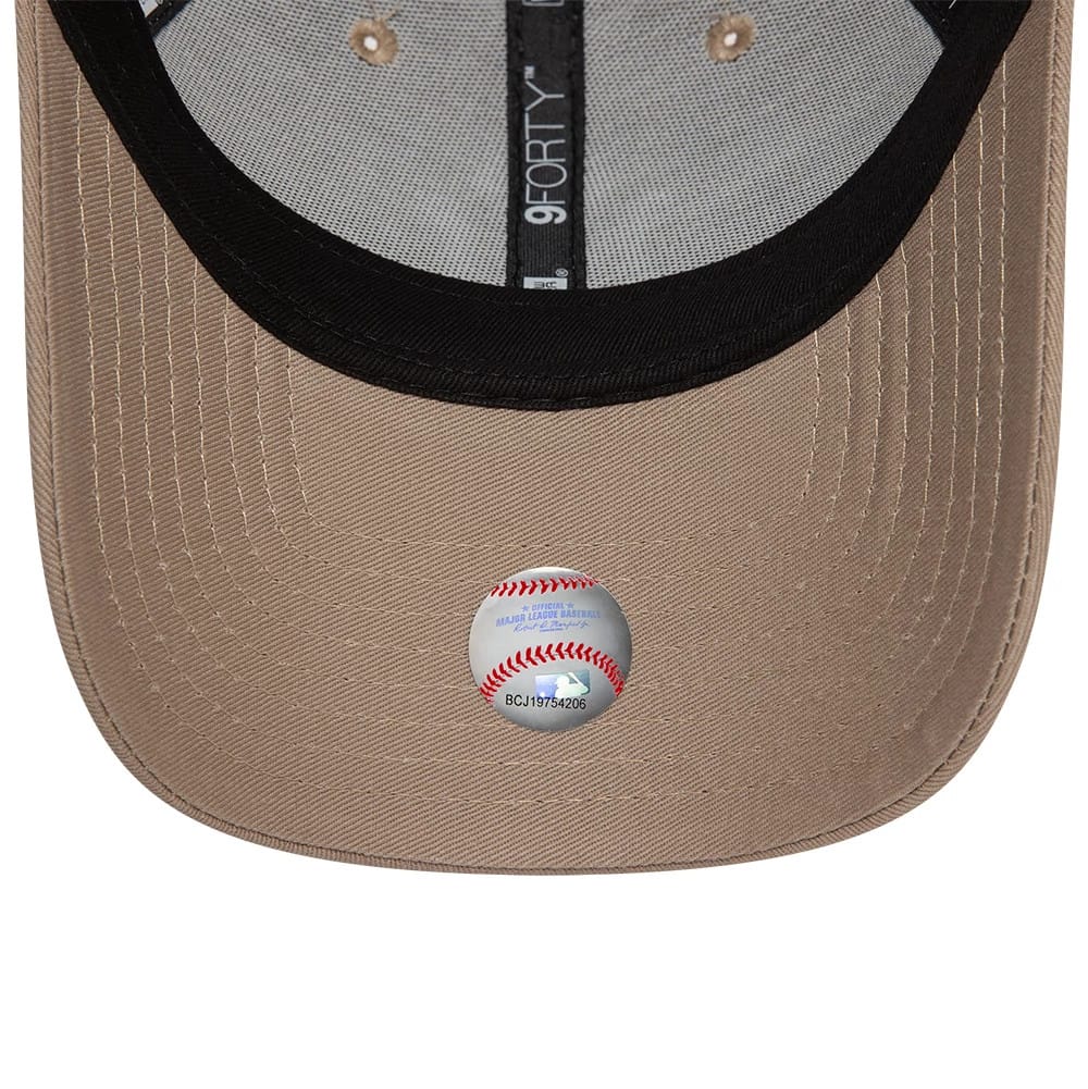 New York Yankees League Essential Pastel Brown 9FORTY Adjustable Cap