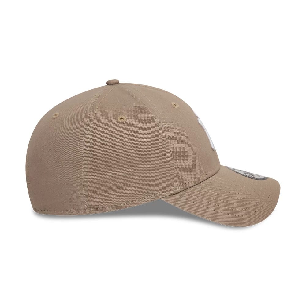 New York Yankees League Essential Pastel Brown 9FORTY Adjustable Cap