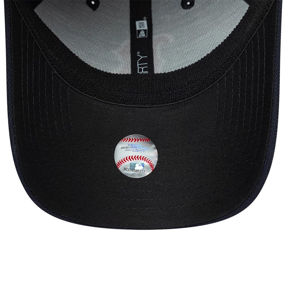 Boston Red Sox MLB Classic Navy 39THIRTY Stretch Fit Cap